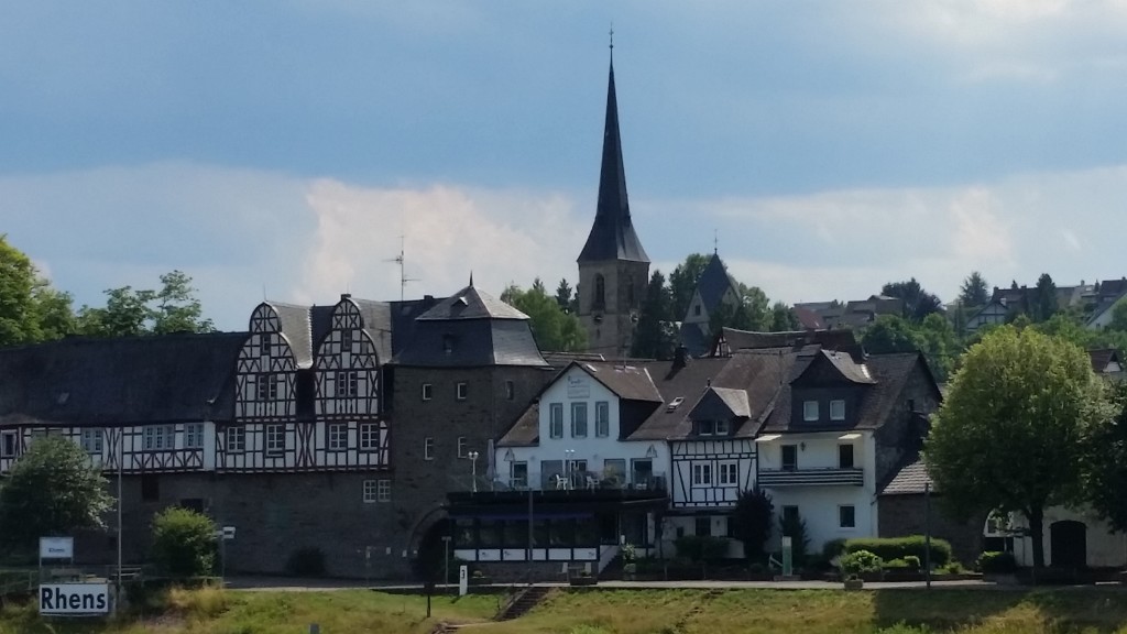 The tidy town of Rhens.